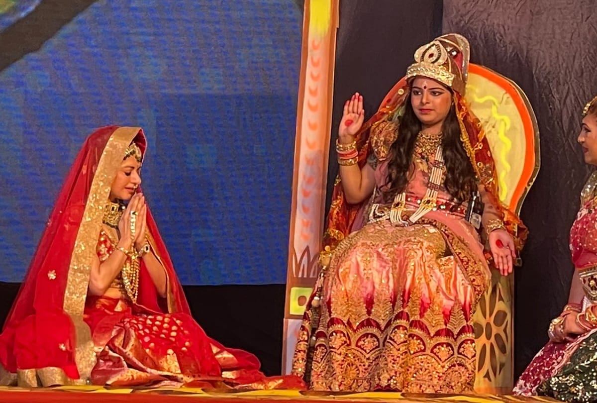 bhagyashree says in ayodhya that every husband and wife should follow love bonding between shriram and seeta