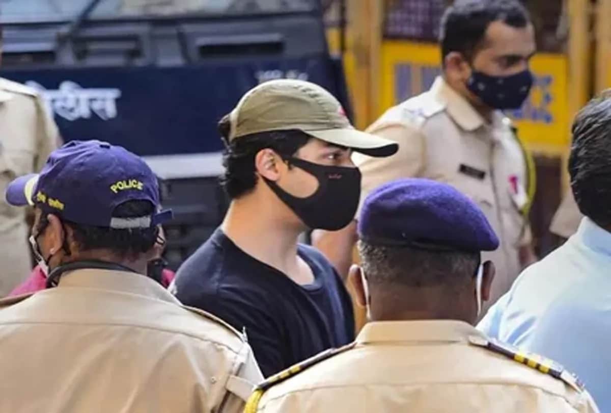 Mumbai Court adjourns hearing for tomorrow on bail applications of Aryan Khan