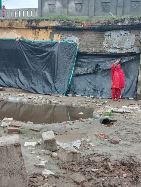 Two Anganwadis collapsed in the rain, were running under dilapidated roofs