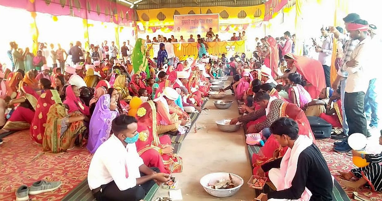 31 couples tied in marriage by taking seven rounds