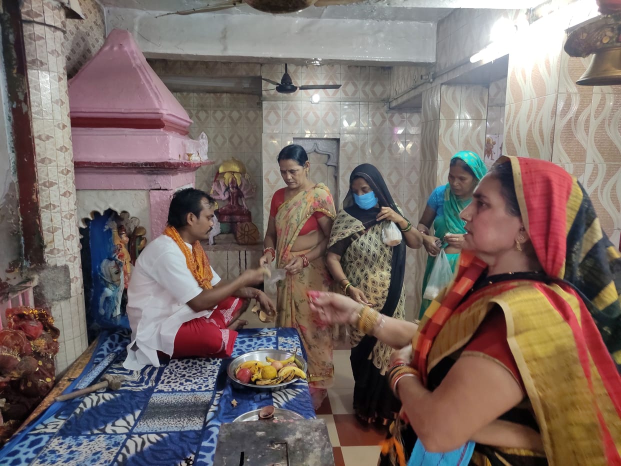 Worshiping Maa Shailputri and wishing for prosperity