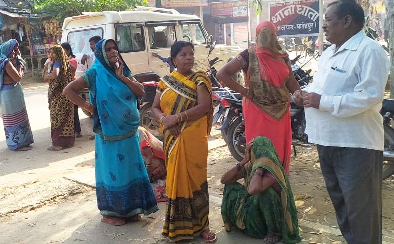 fathepur news,Dead body of a young man found on the side of the road, there was uproar