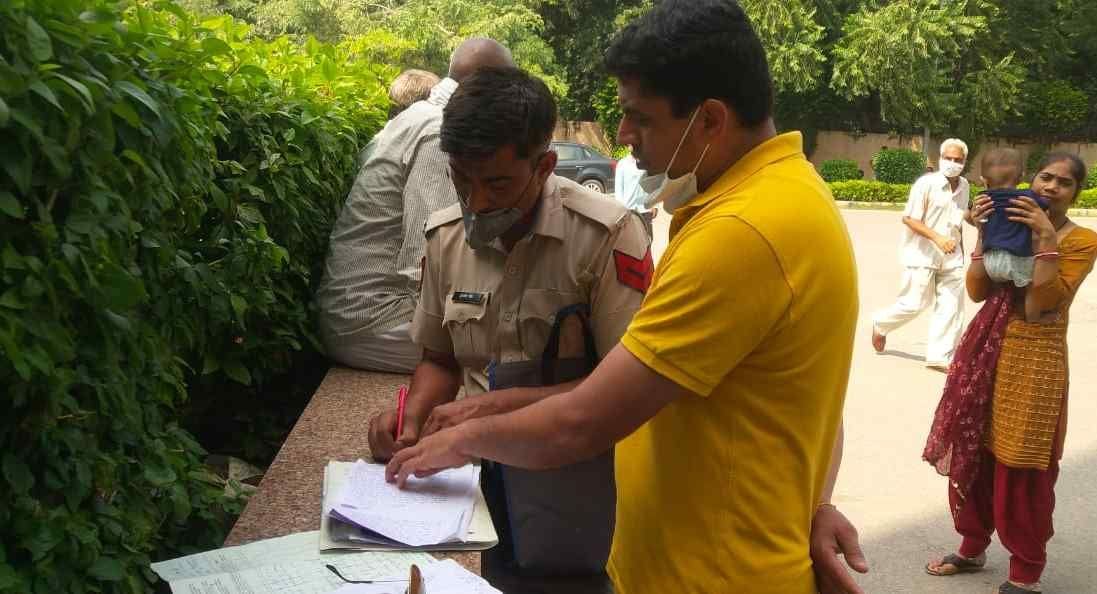 Tempo crushed one and a half year old innocent in Vinay Nagar, death