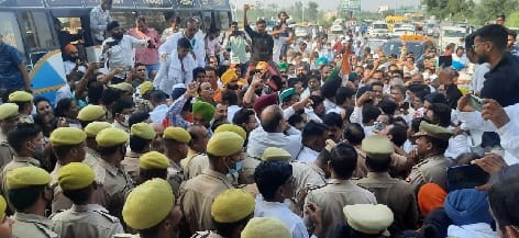 Former Uttarakhand CM Harish Rawat on his way to Lakhimpur stopped at UP border