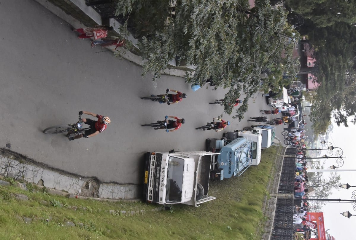 Governor showed green signal to MTB Himalayan Cycle Race at shimla, riders showed amazing feats on the ridge