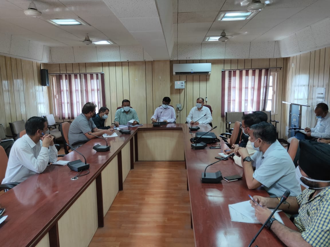 SDM Nalagarh urges employees on election duty for vaccination immedialtely