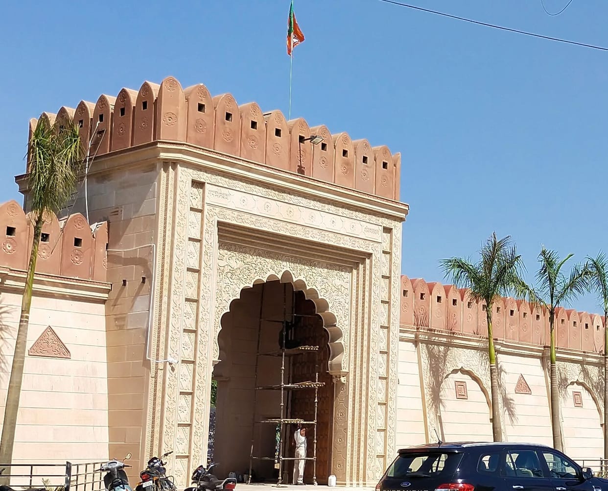 BJP flag hoisted at Halopa supremo's palace