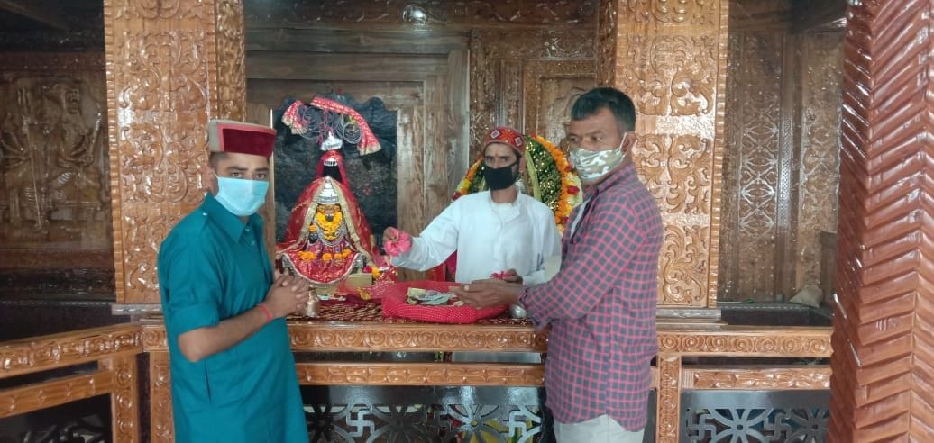 Entry is not being given in the temple without mask