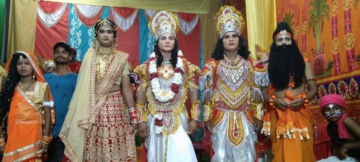 As soon as the bow broke, the pandal resonated with the chants of Jai Shri Ram.