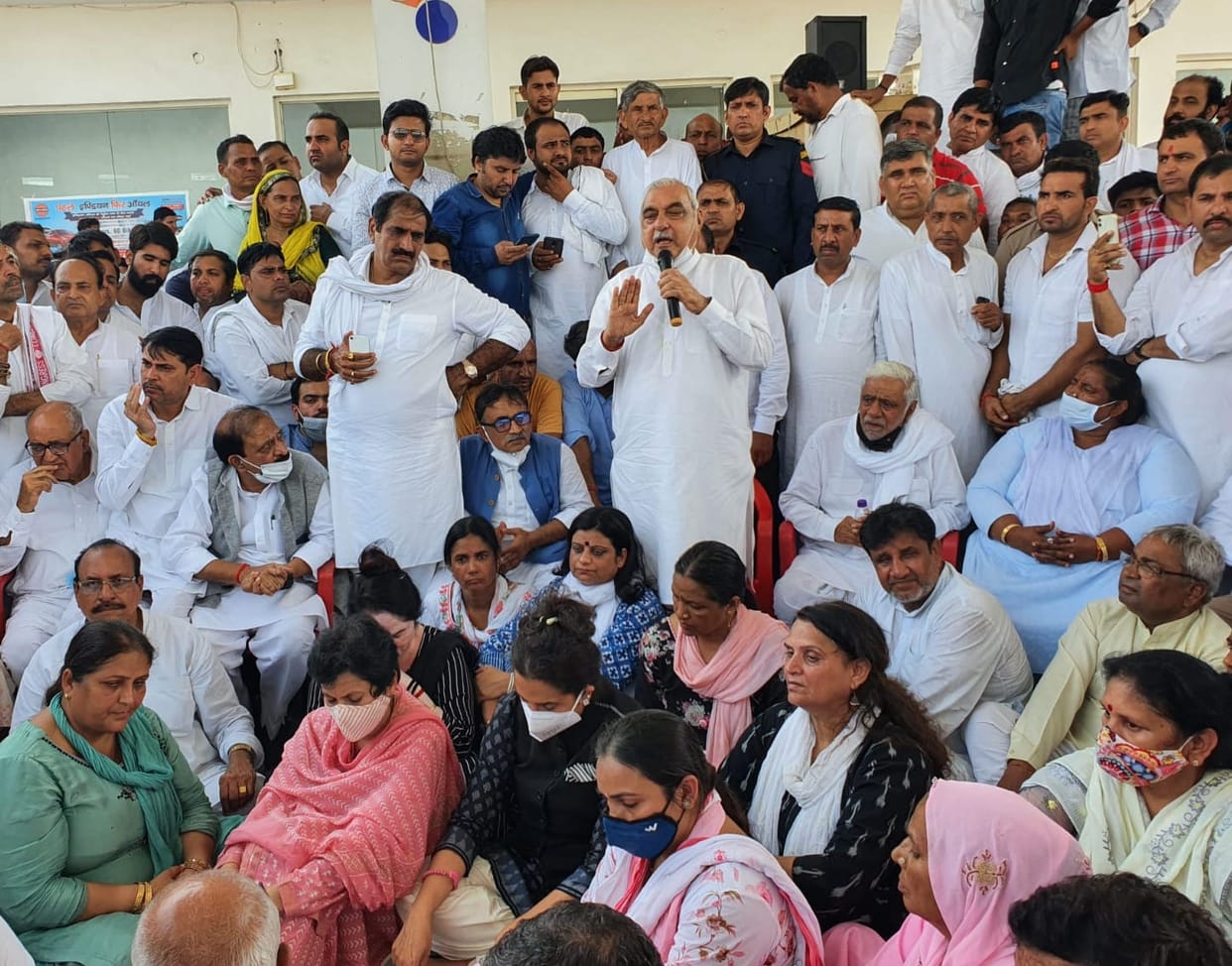 Former Haryana Chief Minister Bhupendra Hooda going to Lakhimpur stopped at the border, uproar