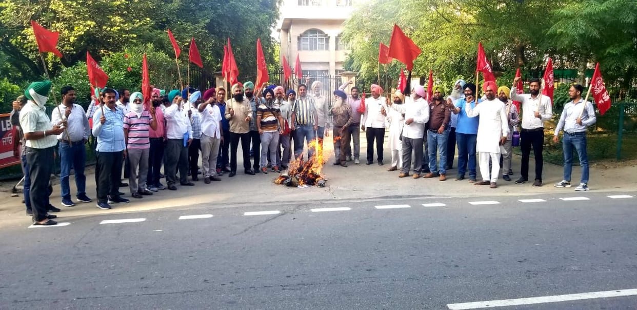 Demonstration of employees and pensioners against Punjab government
