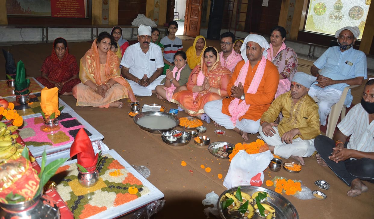 Crowds gathered in temples on the first day of Navratri