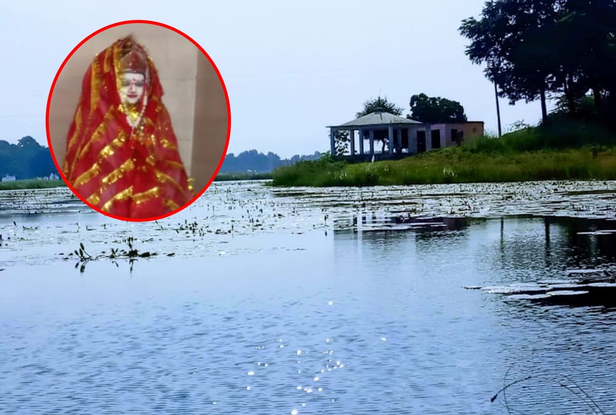 Phoolmati devi temple Sitting in Middle of Pond in deoria