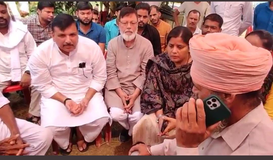 Lakhimpur uproar: AAP MP Sanjay Singh reached the house of Ravinder Singh, a farmer killed in violence