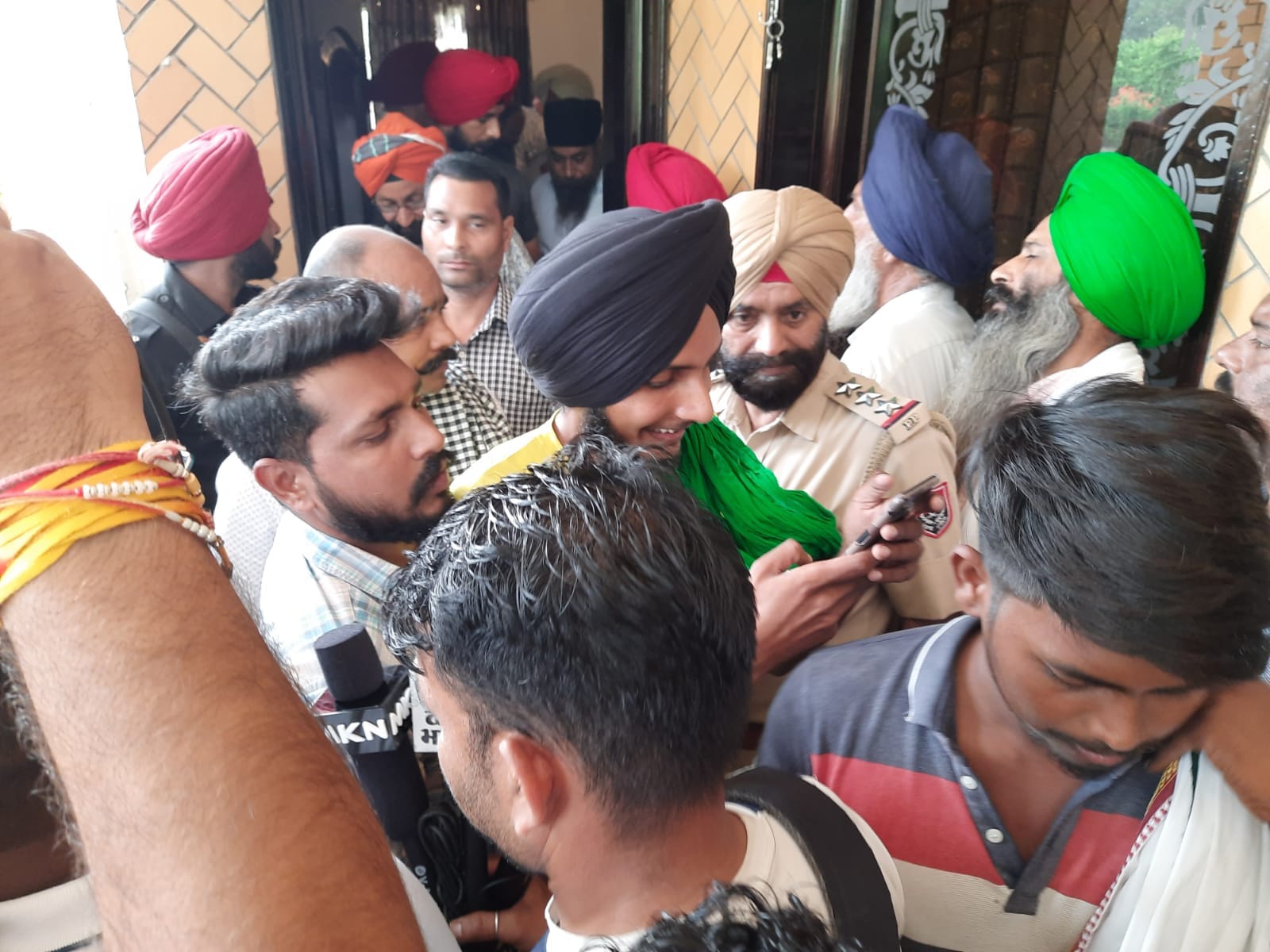 Lakhimpur Kheri Incident: Congress Leaders Navjot Singh Sidhu stayed in Bajpur Uttarakhand, met with farmers