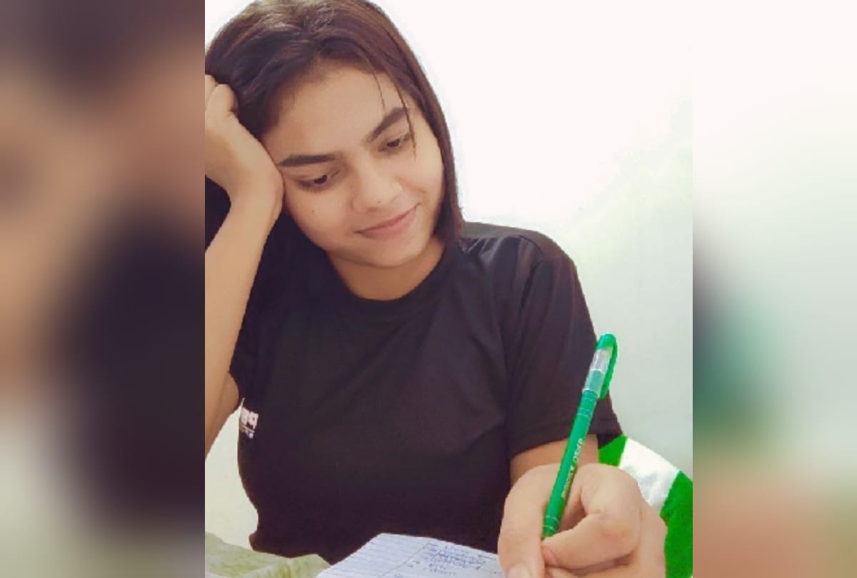 Success story of Ritika Dubey all time topper in Gorakhpur