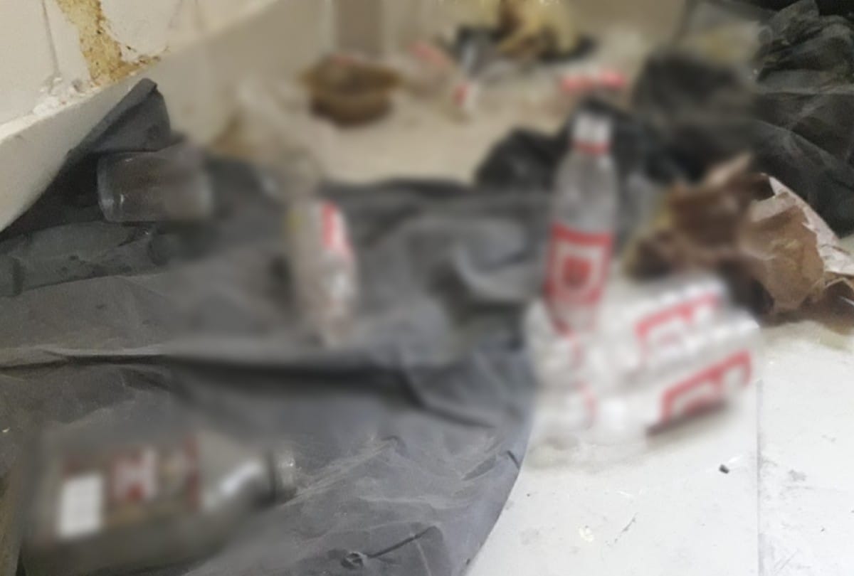 Liquor bottles found in new OPD building of District Hospital Agra