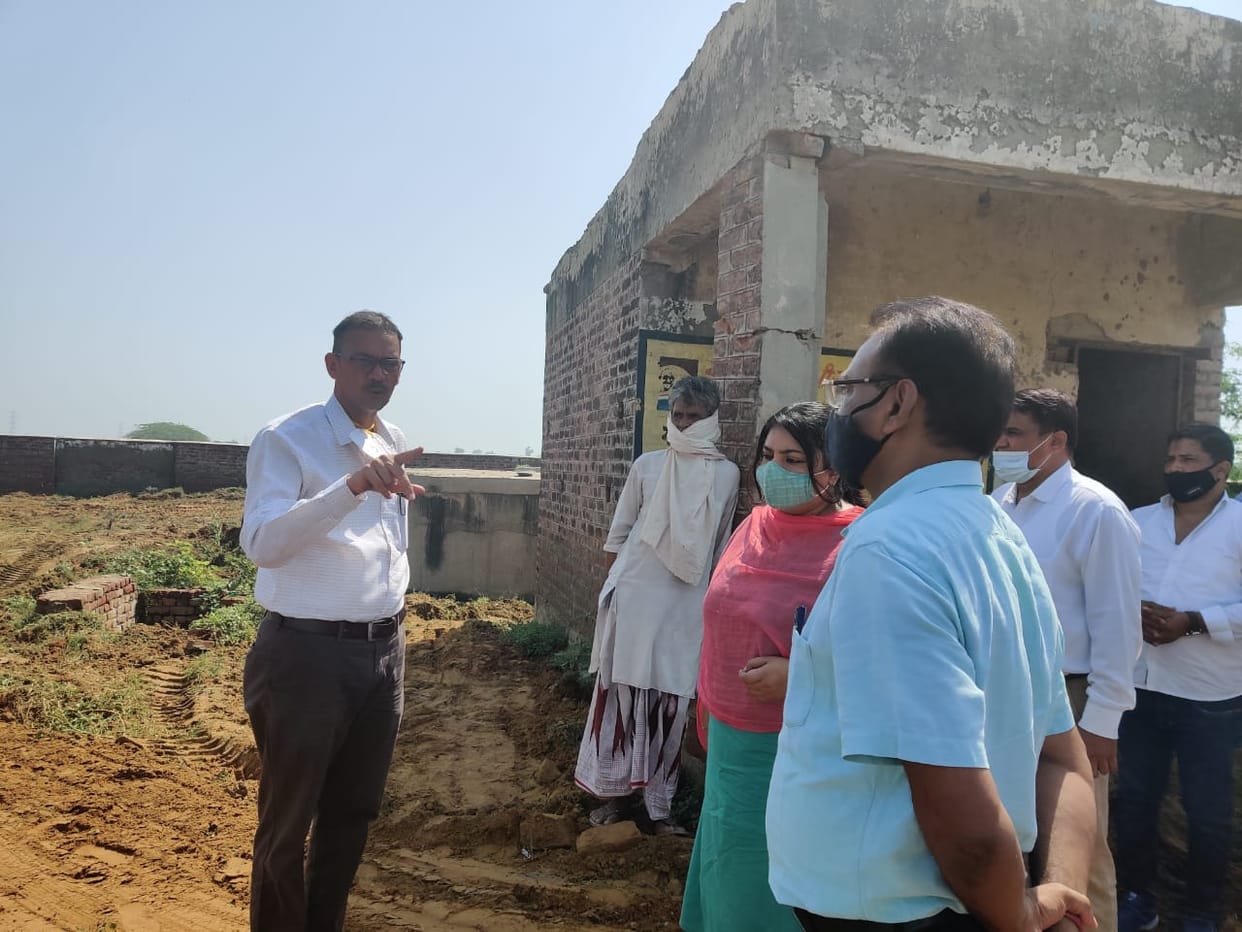 Remove water from the fields by digging alternate drains, the Deputy Commissioner gave instructions to the officers during the tour of the villages