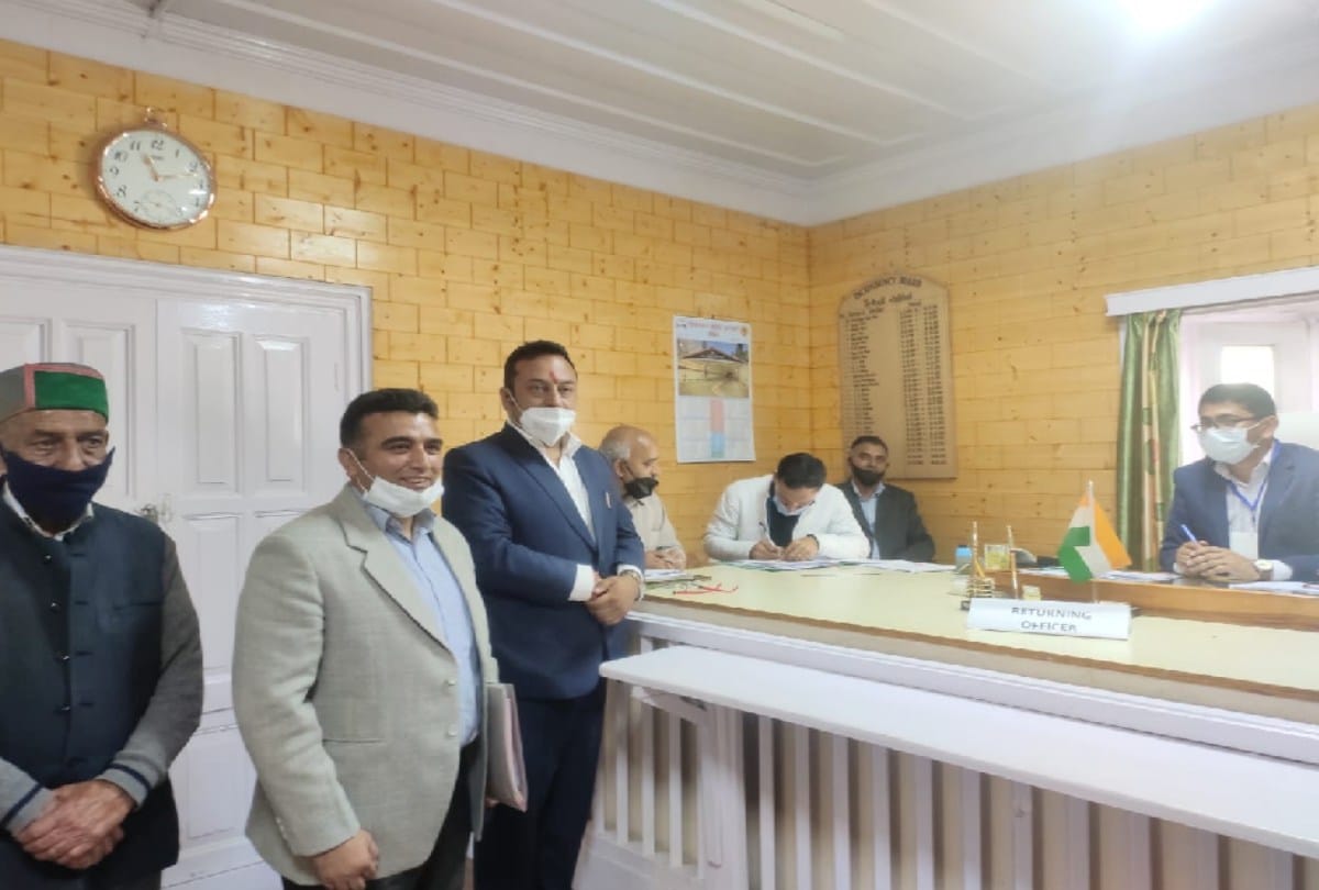 Congress candidate Rohit Thakur filed nomination in Jubbal, said - there is competition with the government