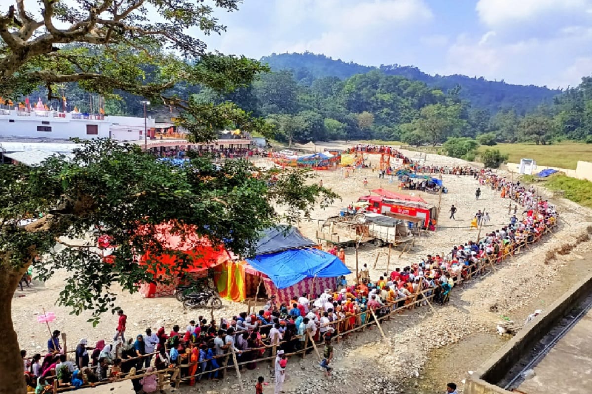 On the first Navratri, there was an influx of faith in the court of Adi Shakti.