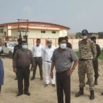 बस चार्जिंग स्टेशन का निरीक्षण करते नगर आयुक्त अविनाश सिंह साथ में मुख्य अभियंता सुरेश चंद व अन्य।