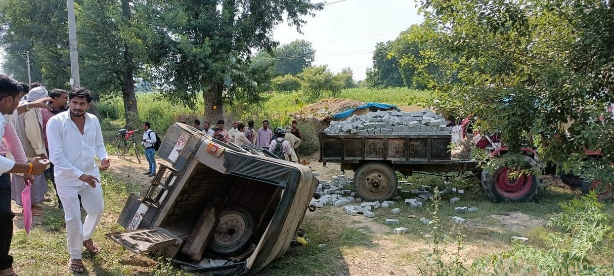 Jeep overturned in overtaking, tractor rider dies