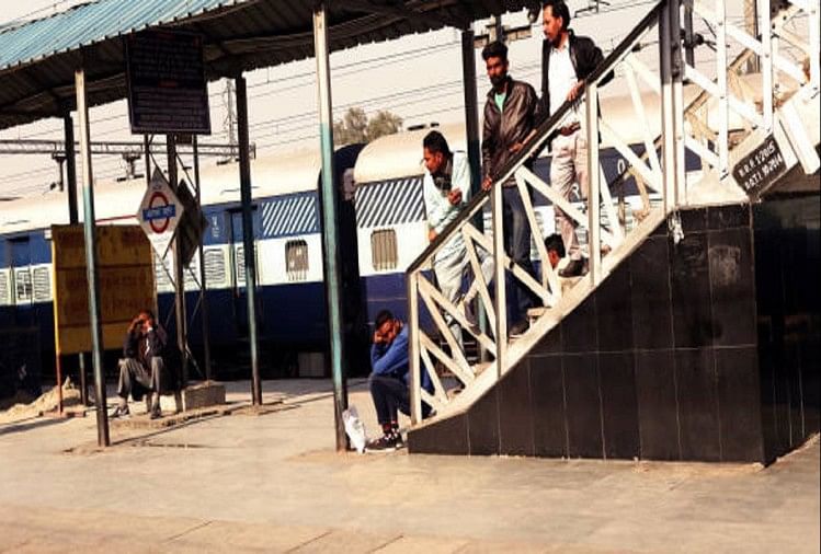 अजब-गजब:भारत के इन रेलवे स्टेशनों का है अजीबो-गरीब नाम, जिनके नाम सुनकर  नहीं रोक पाएंगे अपनी हंसी - Funny Railway Station Names In India After  Listening Name You Can Not Stop Your