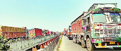 Two hours jam in Faridpur on Lucknow Highway