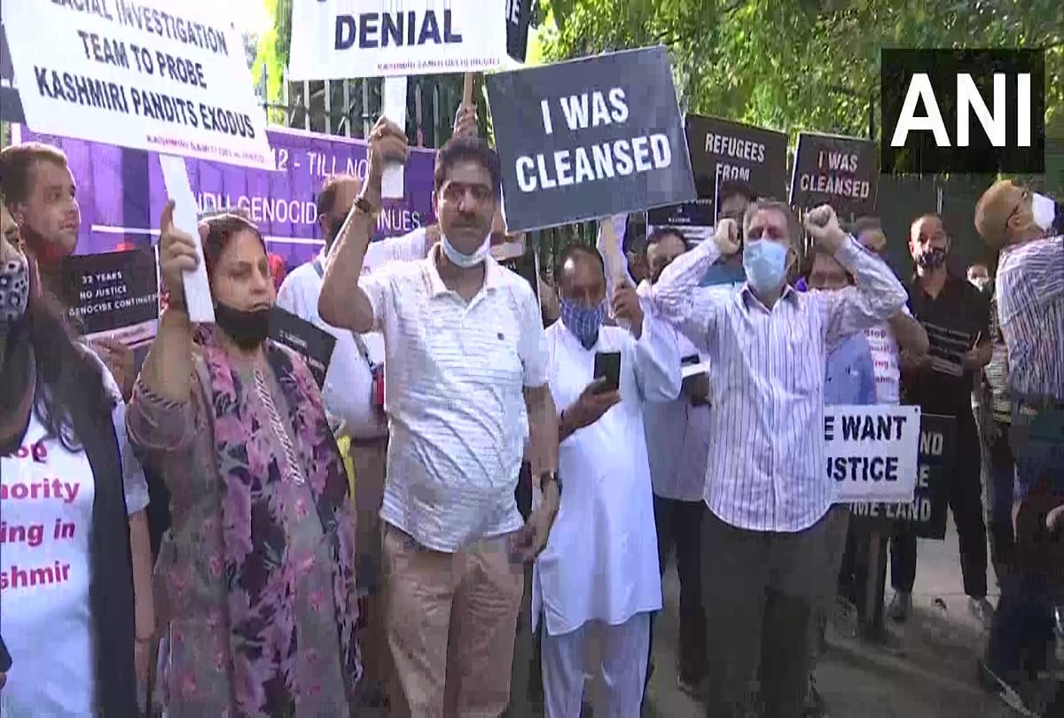 Kashmiri Pandits held demonstration at Jantar Mantar against recent terror attacks in valley