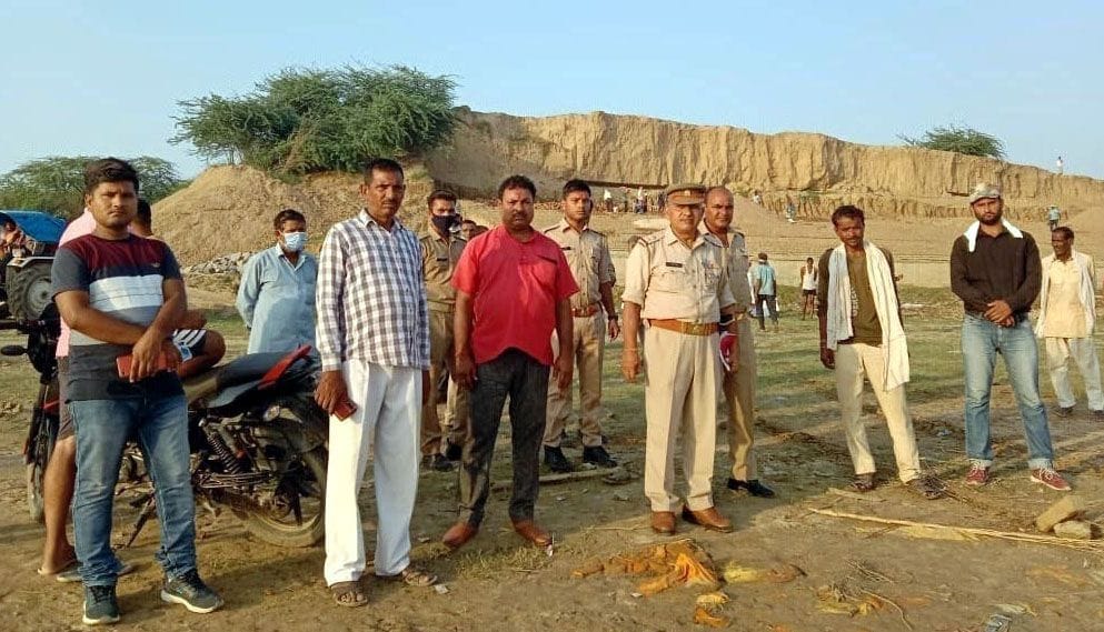 Police personnel performed the last rites of the orphaned old man, people appreciated in the town