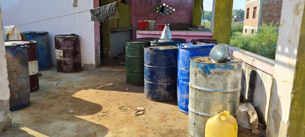 Illegal business of stolen diesel found in closed dhaba, vicious absconding