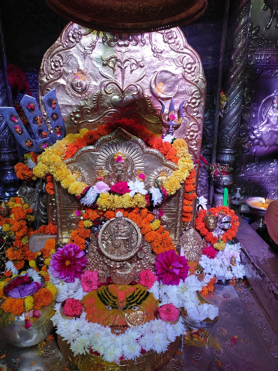 10 in Jwalaji and five thousand devotees in Bajreshwari temple renovated the head