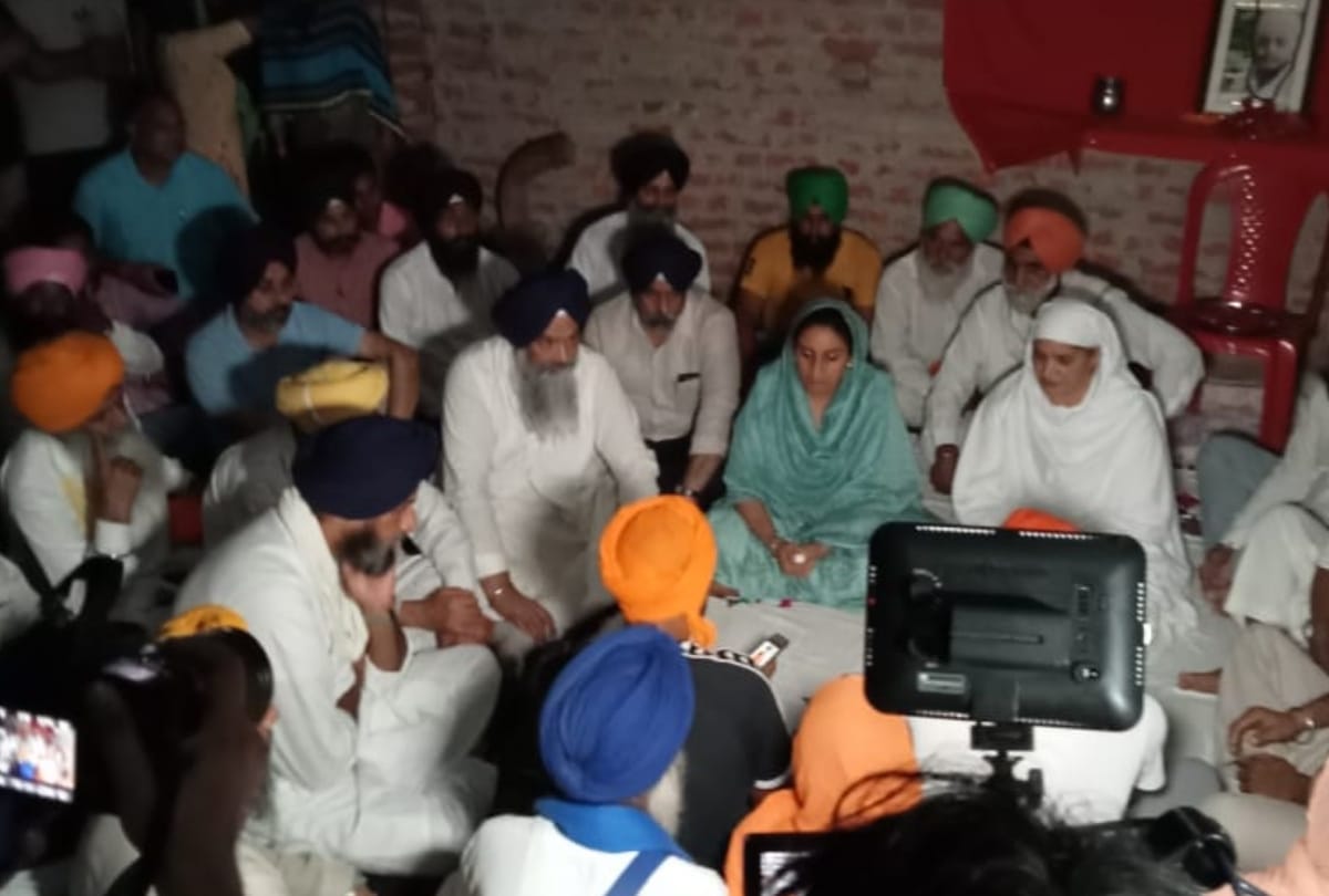 Former cabinet minister Harsimrat Kaur meets to Lakhimpur victim family in Bahraich.