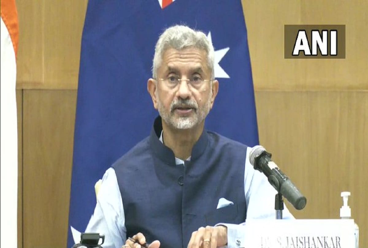 S Jaishankar held separate telephonic talks with his counterparts from Egypt Israel And Nepal Latest News Update