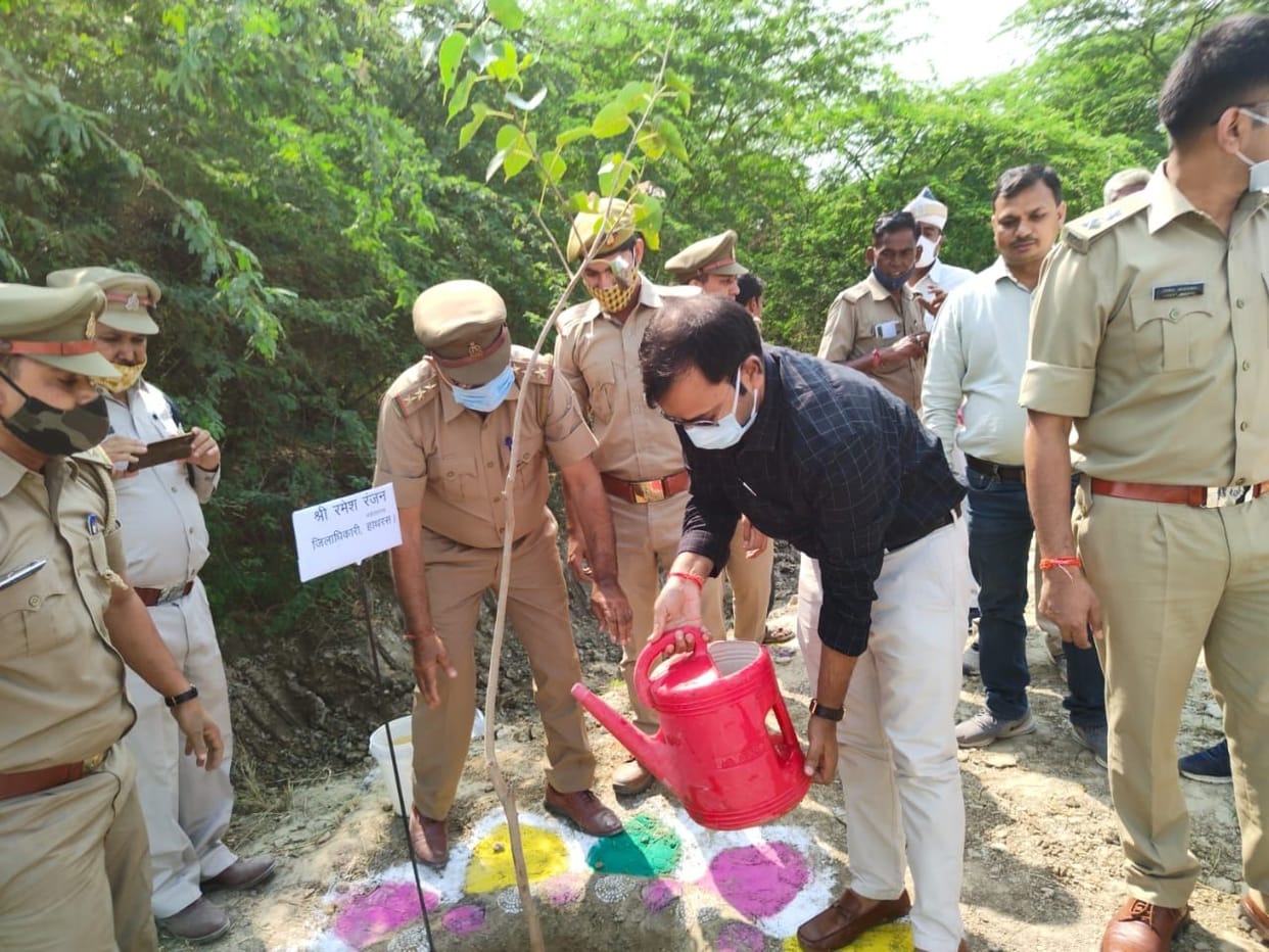 Hathras: The forest should not be reduced under any circumstances: DM