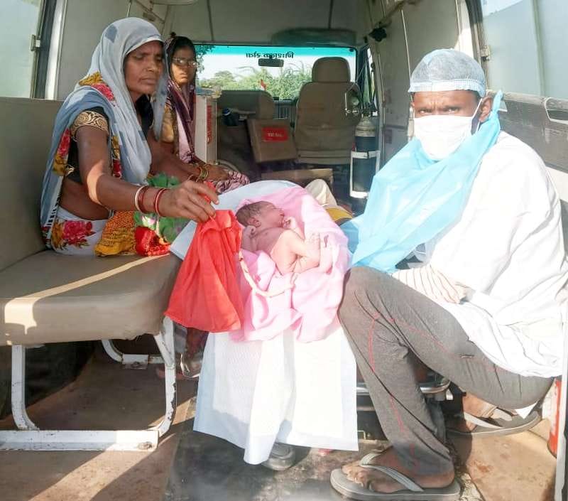 Delivery in ambulance, mother and child healthy