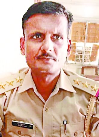 Inspector dies after vomiting blood