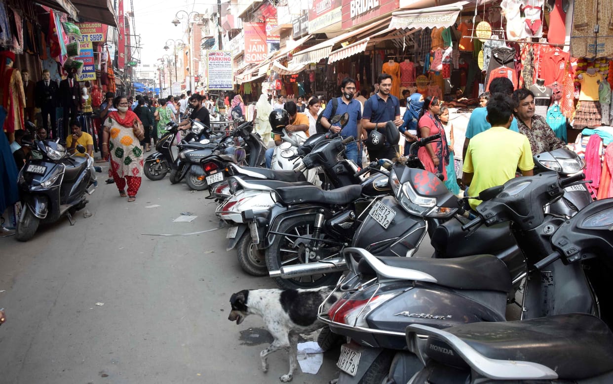 Now crane will lift two wheeler from no parking, fine will be Rs 110 including parking fee