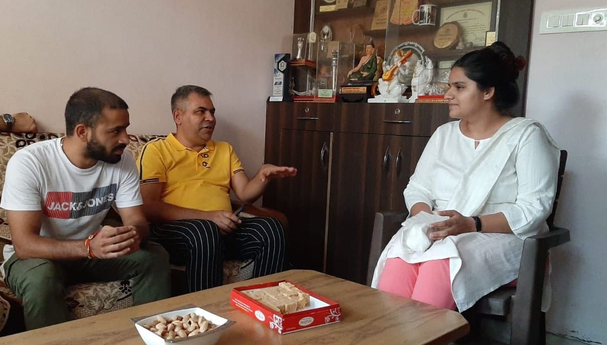 Boxer Amit Panghal congratulated Nisha Grewal, who became an IAS, by visiting her house