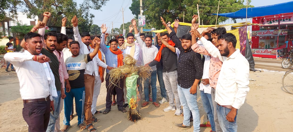 VHP and Bajrang Dal workers burnt an effigy of Pakistan