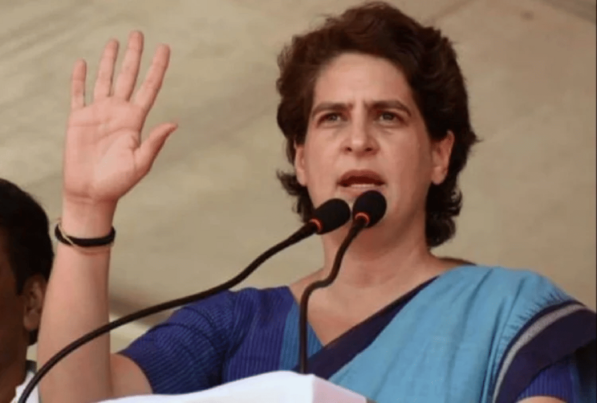 Priyanka Gandhi in varanasi she worship in Maa Kushmanda temple before kisan nyay rally in rohaniya  many congress leaders gathered in banaras
