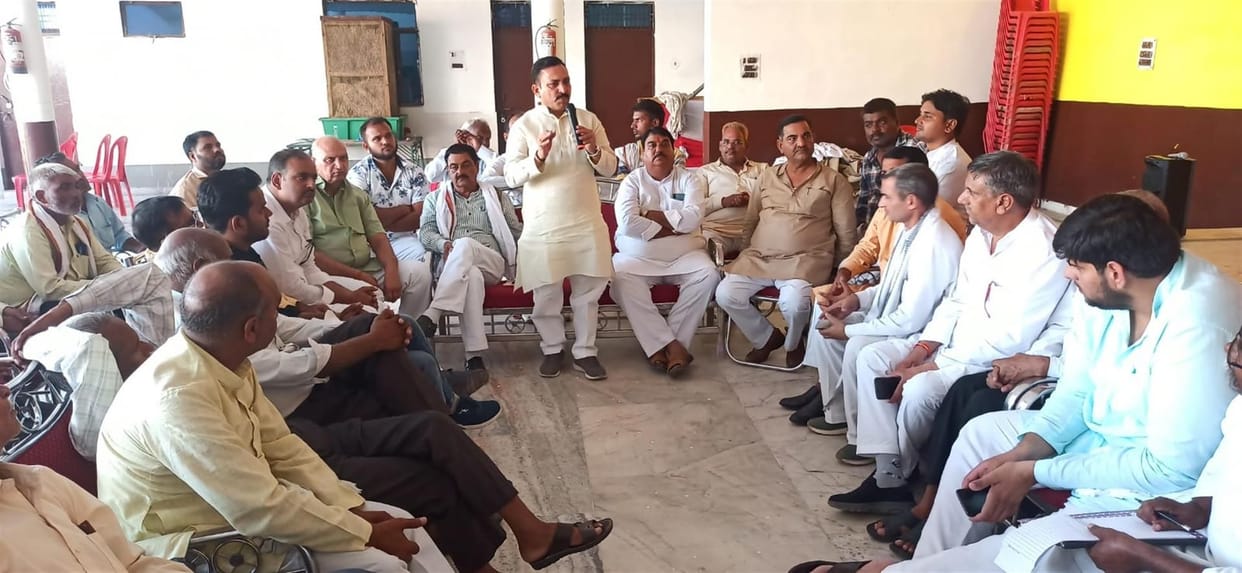 Hathras: Arrangement of vehicles to bring crowd to Jayant's meeting