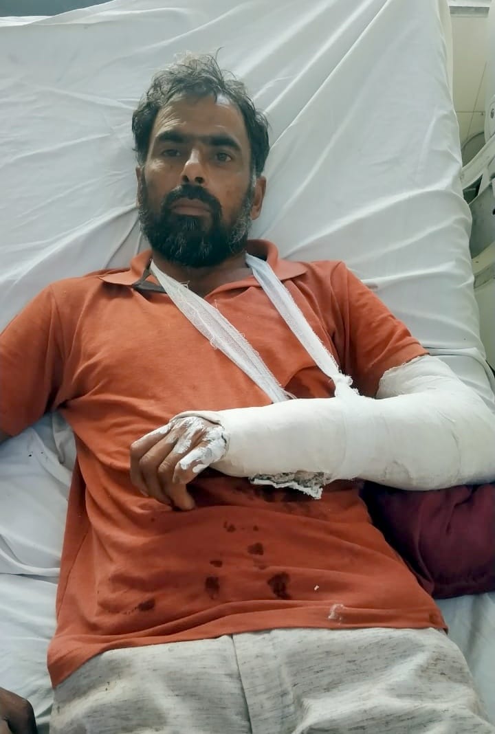 The miscreants who reached the village with the intention of robbery shot the farmer, firing between the villagers and the miscreants