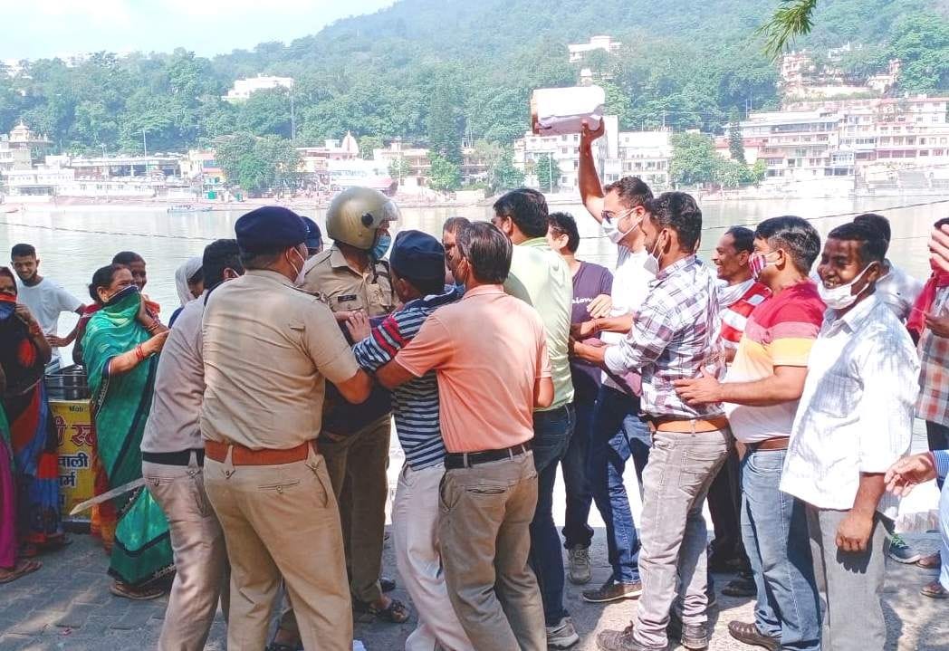 Congressmen furious at police for stopping PM's effigy from burning