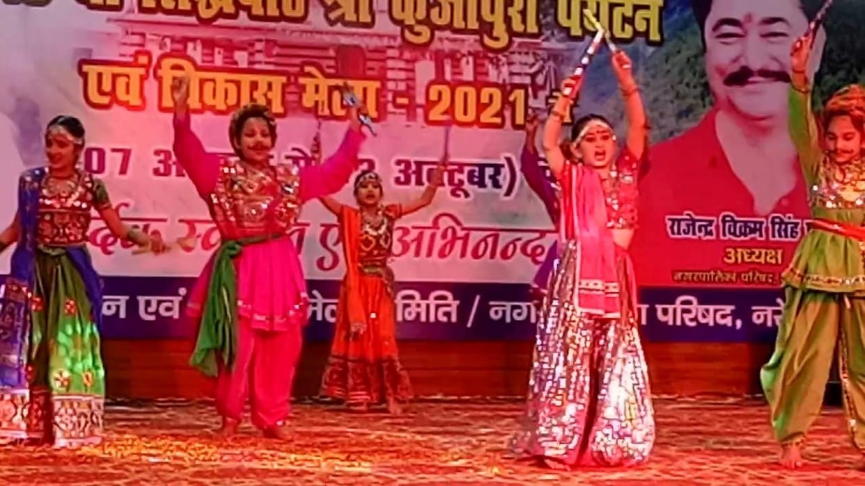 Students enthrall the audience with patriotic songs