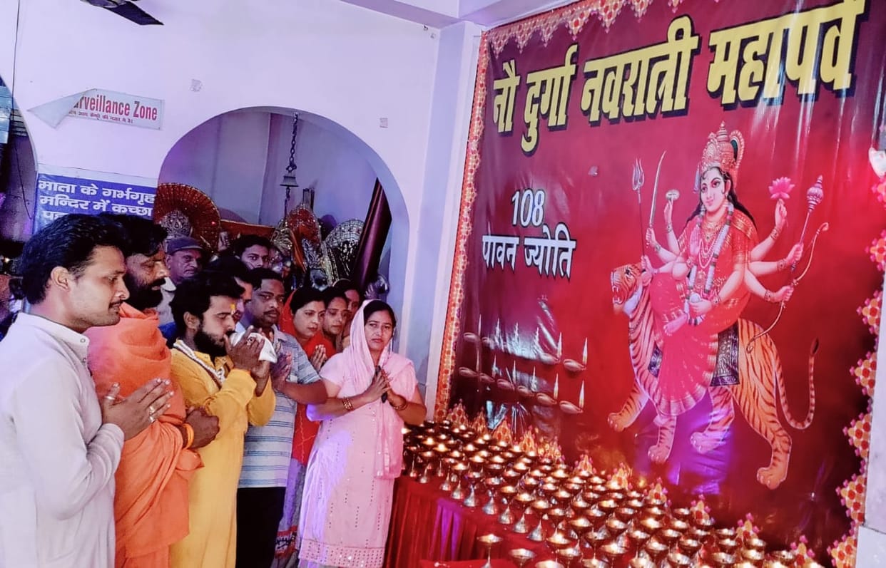 The chants of Maa Chandra Ghante and Kushmanda Mata echoed