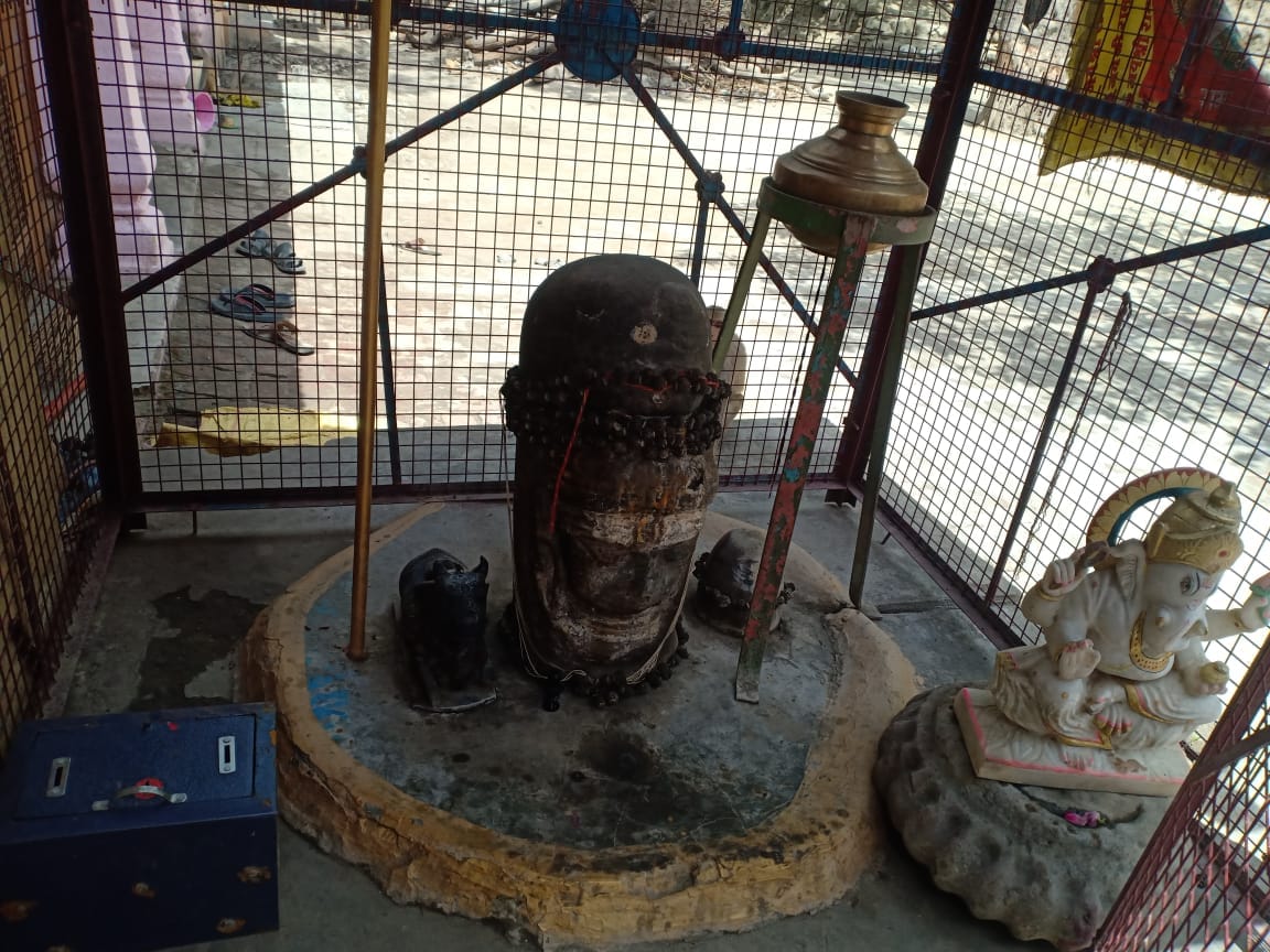 The three forms of Lord Shri Vishnu are seated in the Sahanshra Thakur temple.
