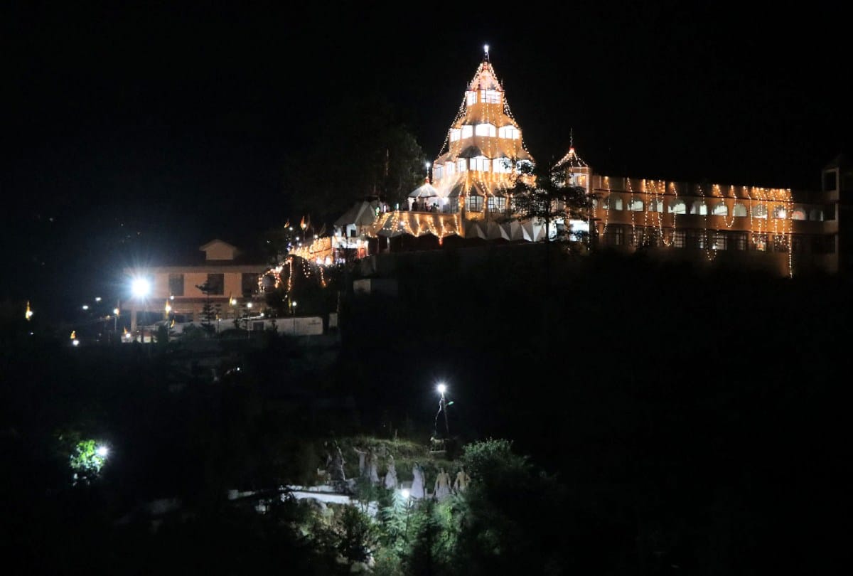 Third Navratri: More than 50 thousand devotees bowed their heads in the Shaktipeeths of Himachal