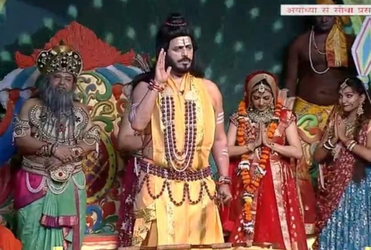 MP Ravi Kishan played role of Lord Parashuram in Ayodhya Ramlila