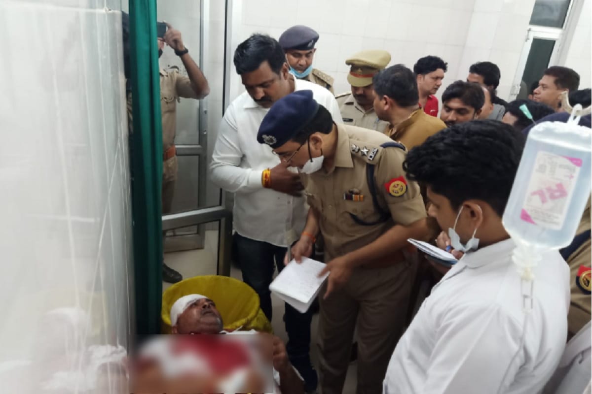 UP Crime News: Miscreants have attacked a businessman and looted 2.5 lakh rupees and laptop in Bijnor